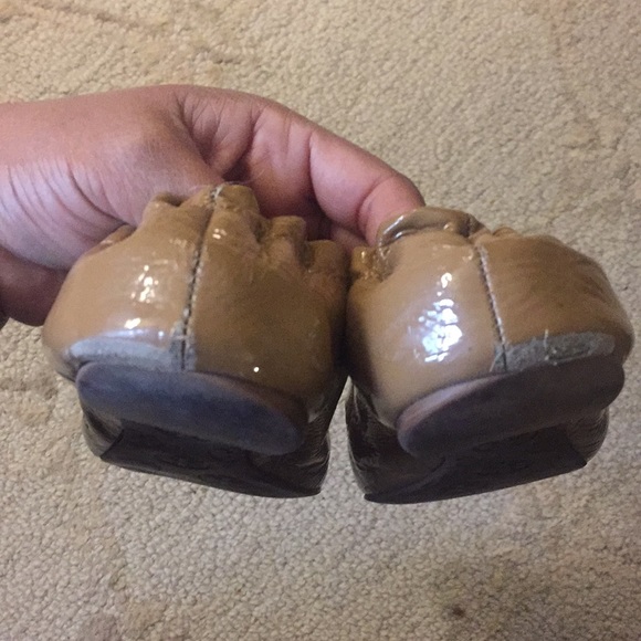 TORY BURCH Tan Patent Flats - Picture 5 of 5